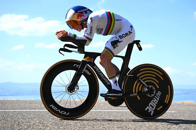 Evenepoel beendet Pogačars Siegesserie
